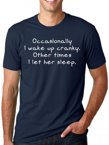 Tricou Occasionally I Wake Up Cranky | Detaliu imprimeu [type: mockup-Tricou clasic baieti-bleumarin;]